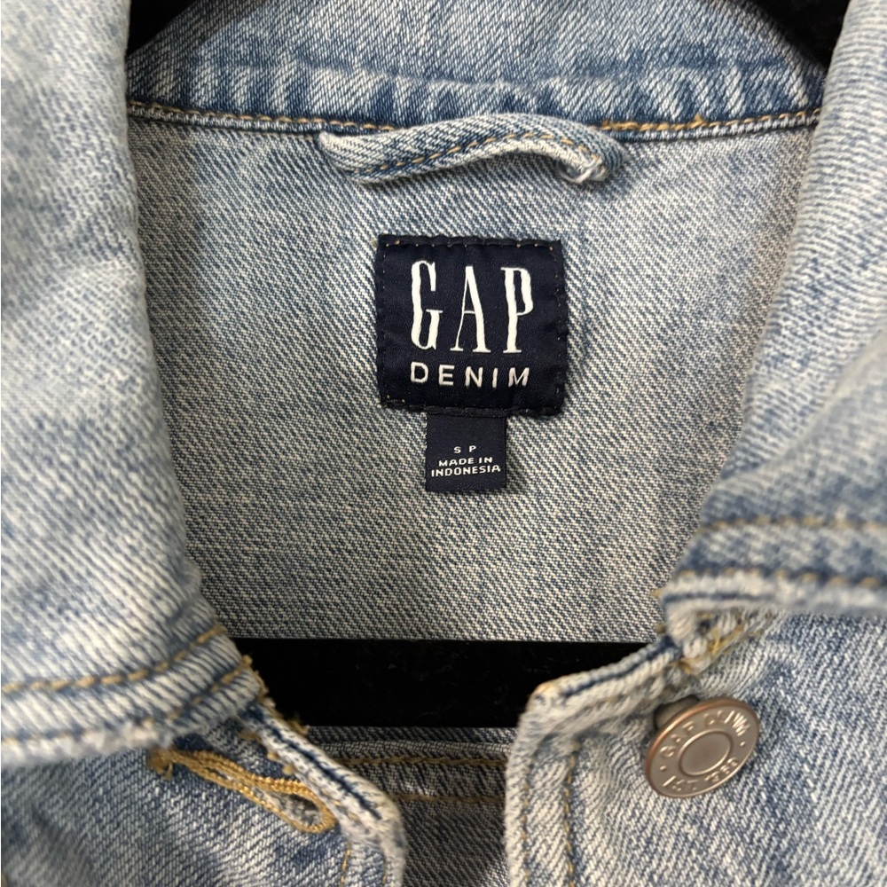GAP Classic Blue Denim Jacket - Picture 2 of 3